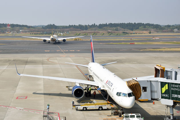 デルタ航空機とスクート航空機