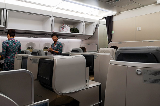 マレーシア航空ビジネスクラス後部コンパートメント