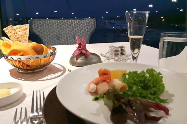 First Class Golden Loungeの食事