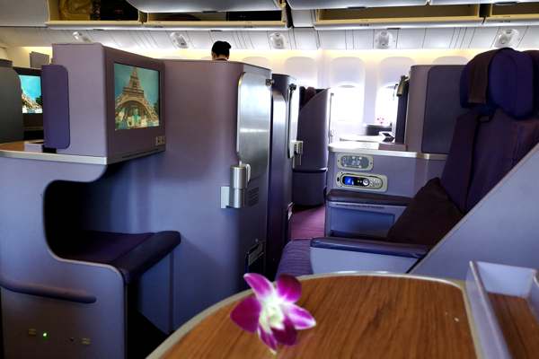 タイ航空B777-300ERビジネスクラス席