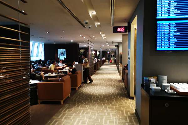 スワンナプーム国際空港タイ航空ビジネスクラスラウンジ