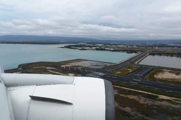 曇り空のホノルル空港