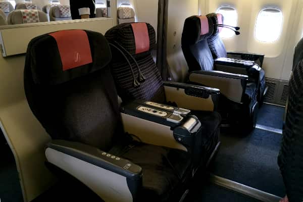 国内線で国際線使用ビジネスクラスシート